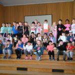 Kindergesundheit im Mittelpunkt: Klasse2000-Patenschaft der AOK  für Gustav-Walle-Grundschule Würzburg