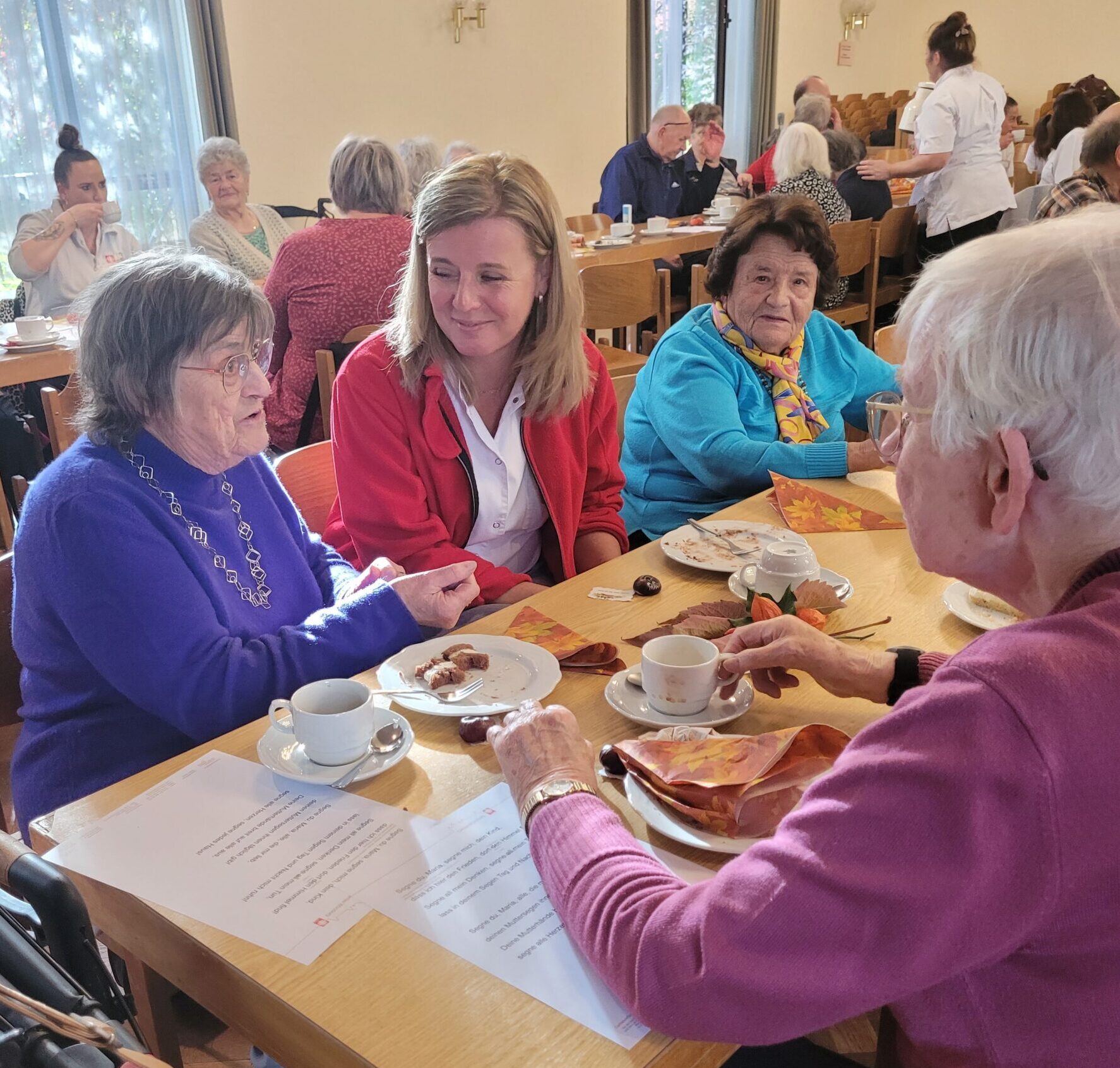 Teilnehmerinnen und Teilnehmer des Herbstfests der Caritas-Sozialstation St. Klara