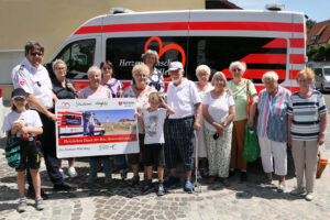 Strickkreis Lengfeld spendet für Herzenswunsch-Krankenwagen der Malteser